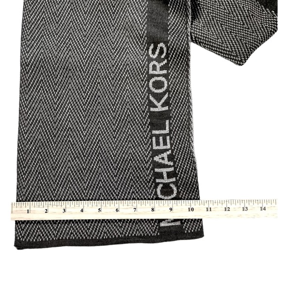 Michael Kors Women’s Chevron Scarf, Reversible Shawl Wrap,  Logo Label Inprint - Picture 14 of 16